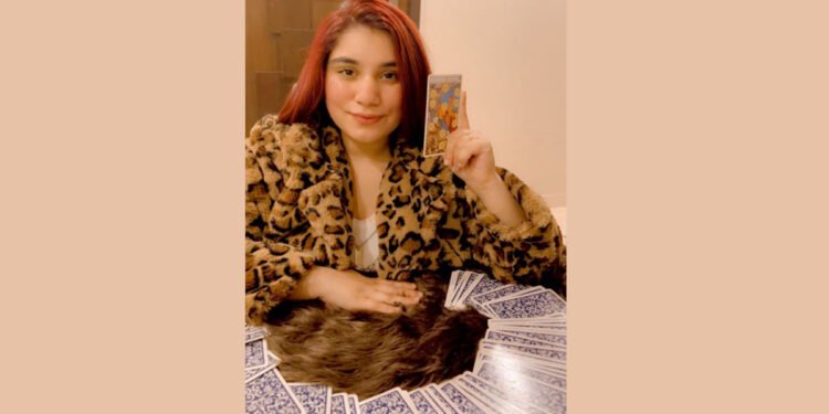 Shivanshi Bhutani : Best tarot card reader and healer in India
